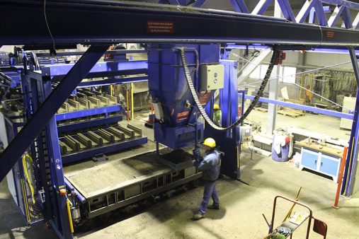 Máquina de vertimiento e inversión