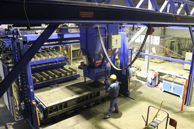 Máquina de vertimiento e inversión