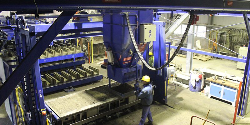 Máquina de vertimiento e inversión